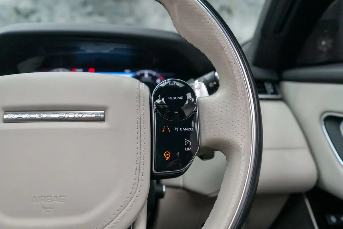 2019-land-rover-range-rover-velar-30-d300-r-dynamic-hse-big-33