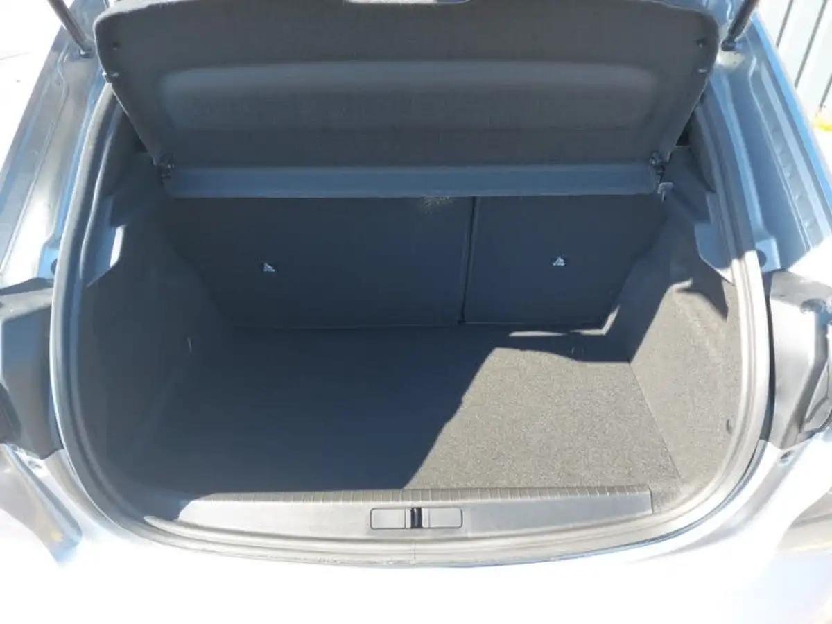 2023-peugeot-208-12-puretech-allure-premium-100ps-big-7