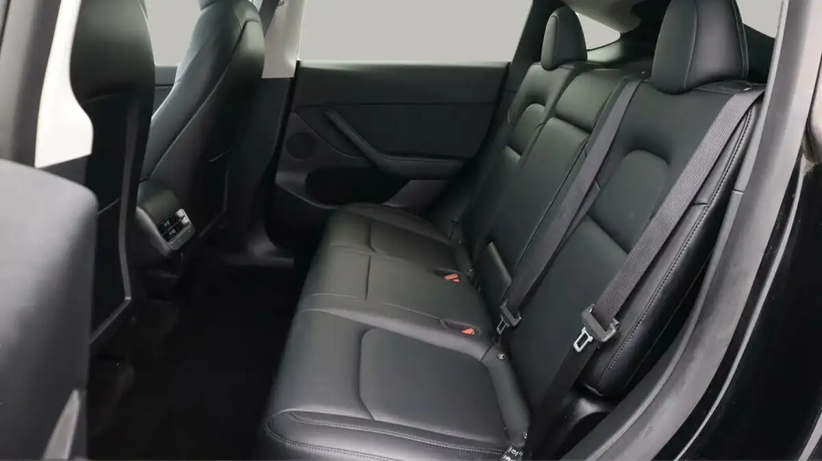 2022-tesla-model-y-e-long-range-big-16