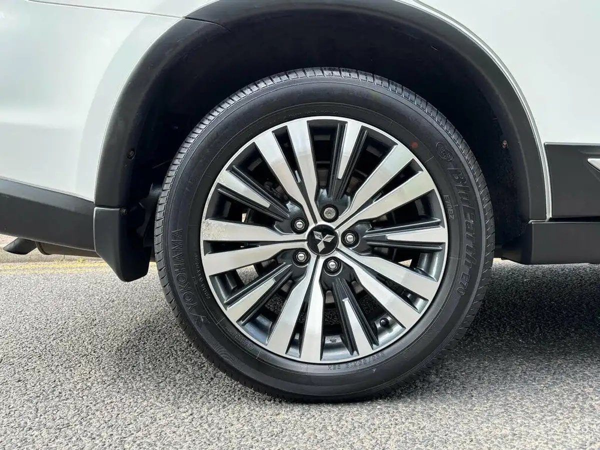 2020-mitsubishi-outlander-20-exceed-big-10