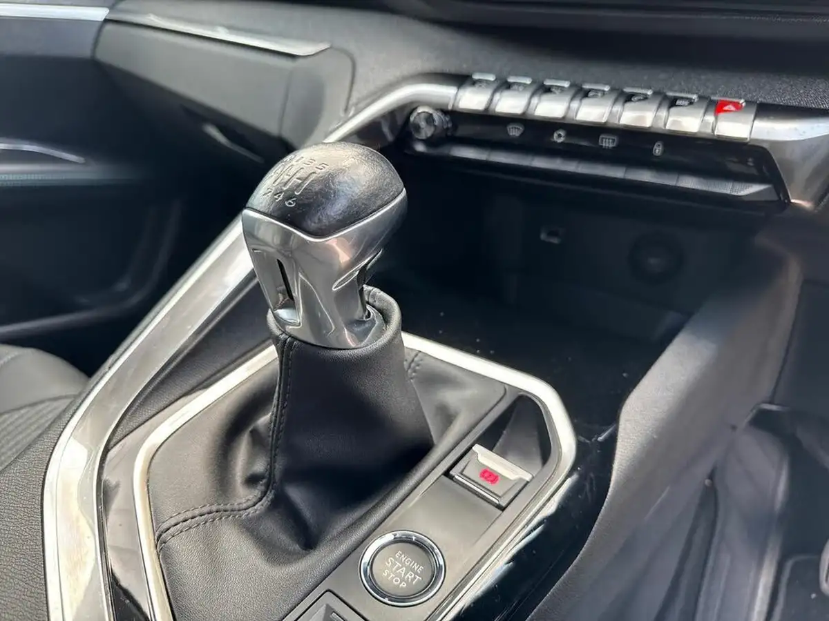 2021-peugeot-3008-suv-12-puretech-allure-premium-big-18