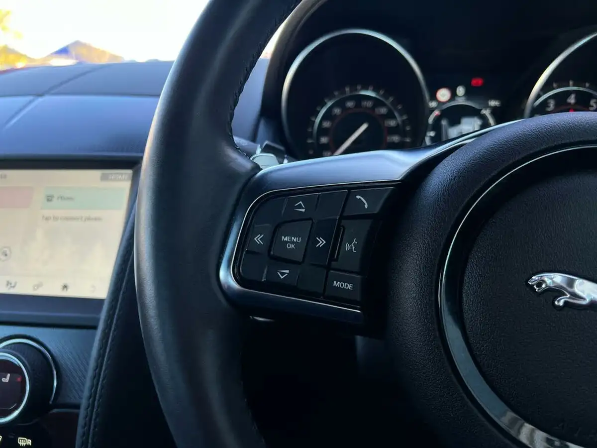 2021-jaguar-f-type-big-13
