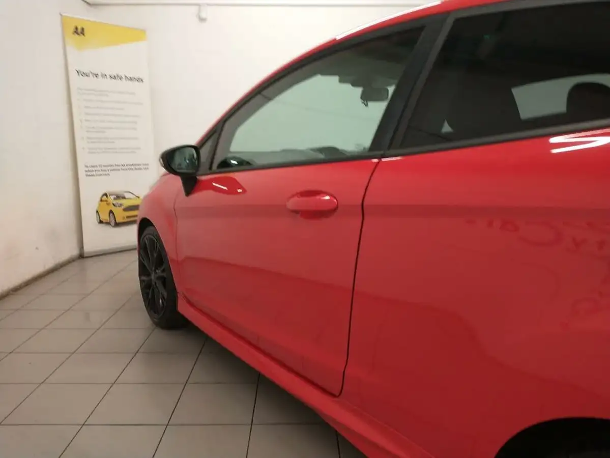 2015-ford-fiesta-10-zetec-s-red-edition-big-9