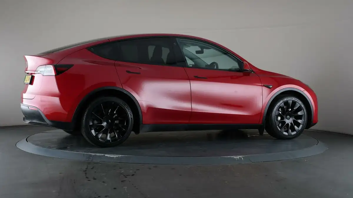 2023-tesla-model-y-e-long-range-big-55