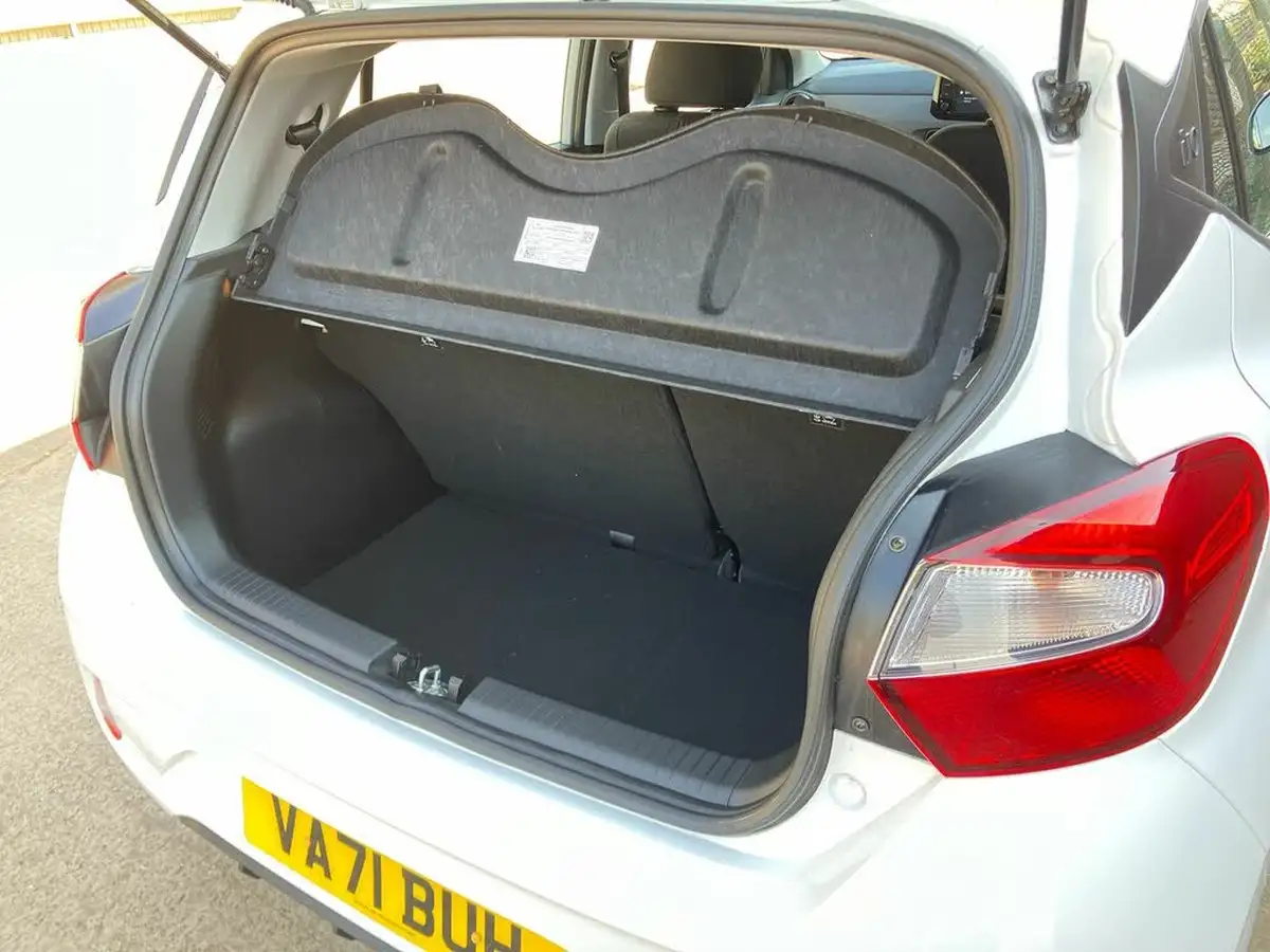 2022-hyundai-i10-12-se-connect-auto-big-42