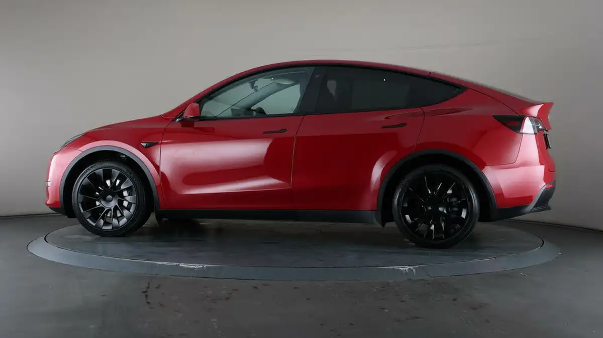 2023-tesla-model-y-e-long-range-big-27