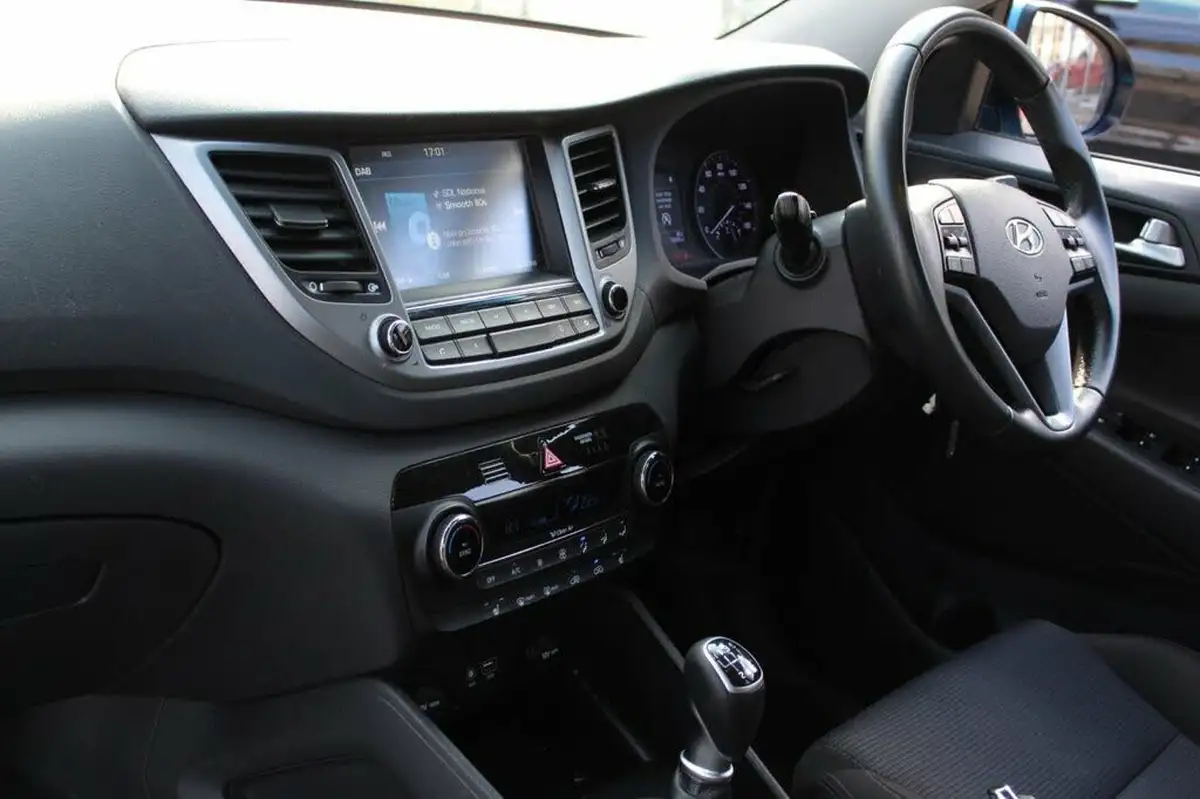 2016-hyundai-tucson-17crdi-blue-drive-se-nav-116ps-big-10