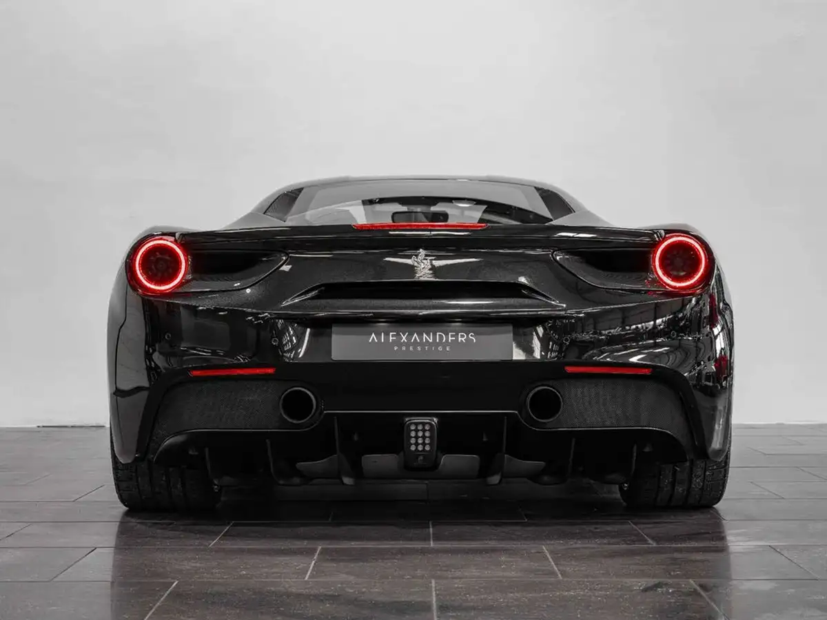 2017-ferrari-488-39-488-gtb-big-25