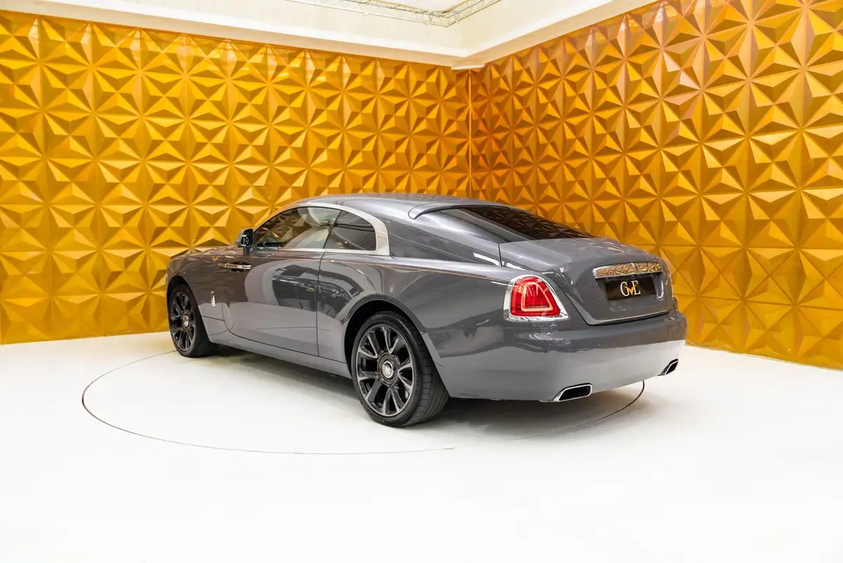 2019-rolls-royce-wraith-66-591bhp-big-30