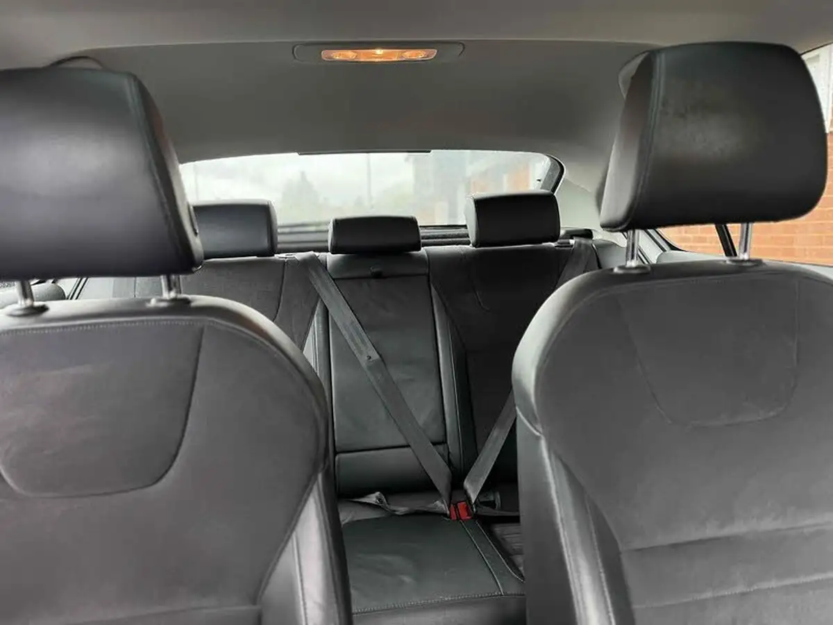 2013-skoda-octavia-20tdi-elegance-hatchback-big-19