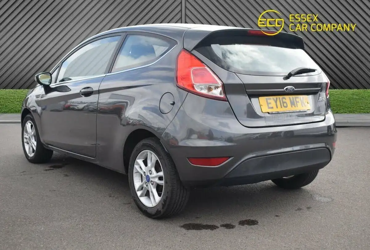 2016-ford-fiesta-125-zetec-3d-big-9