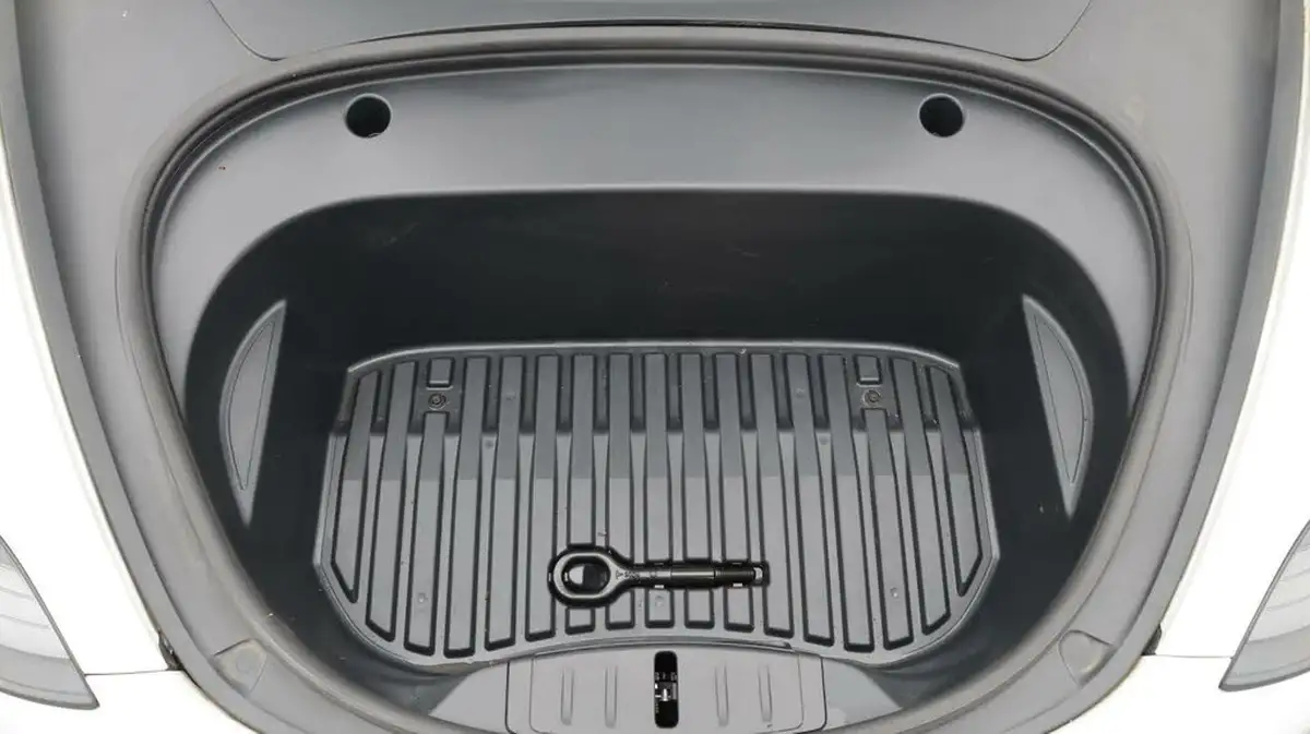2020-tesla-model-3-e-long-range-big-19