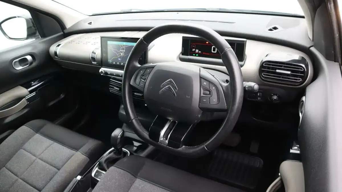 2020-citroen-c4-cactus-12-puretech-flair-130ps-eat6-big-9