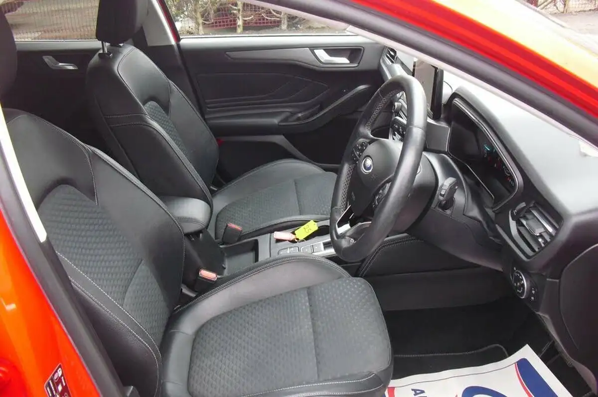 2020-ford-focus-10t-titanium-x-estate-auto-big-15