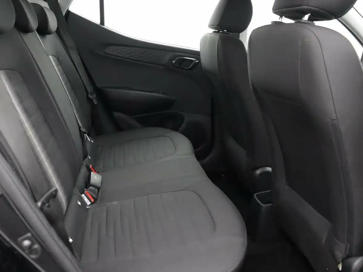 2022-hyundai-i10-12-se-connect-big-22