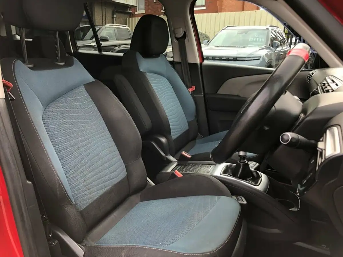 2019-citroen-grand-c4-spacetourer-15bluehdi-feel-big-16