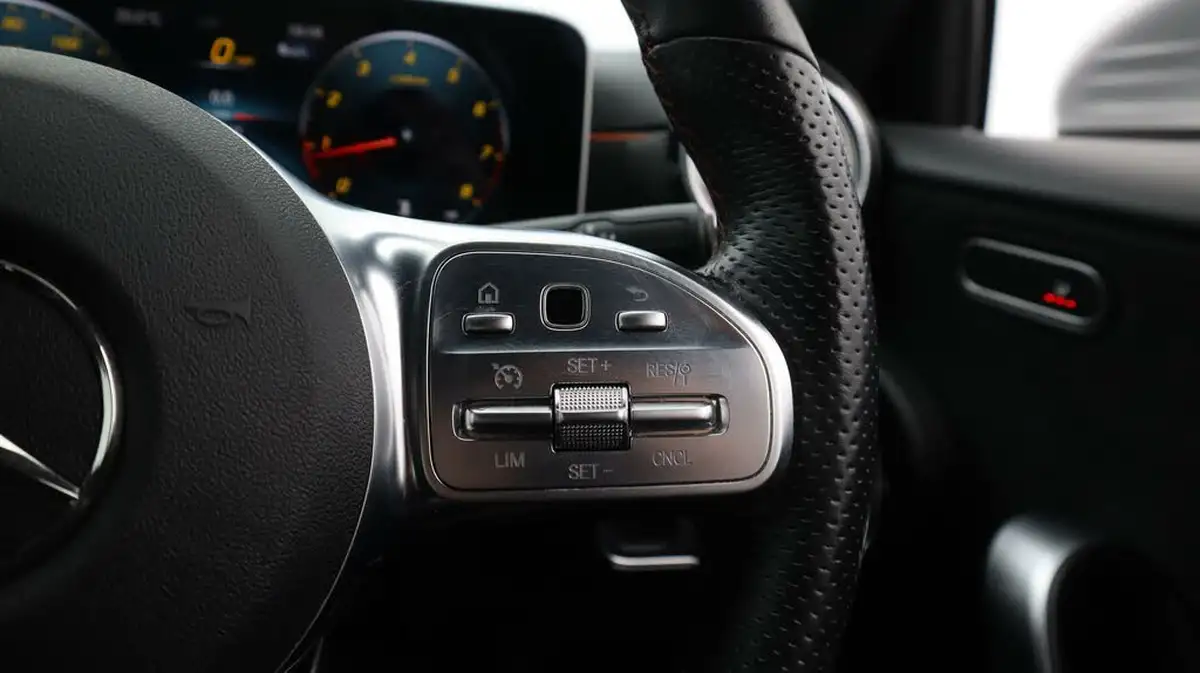2019-mercedes-benz-a-class-13-a200-amg-line-premium-hatchback-5d-7g-dct-big-25