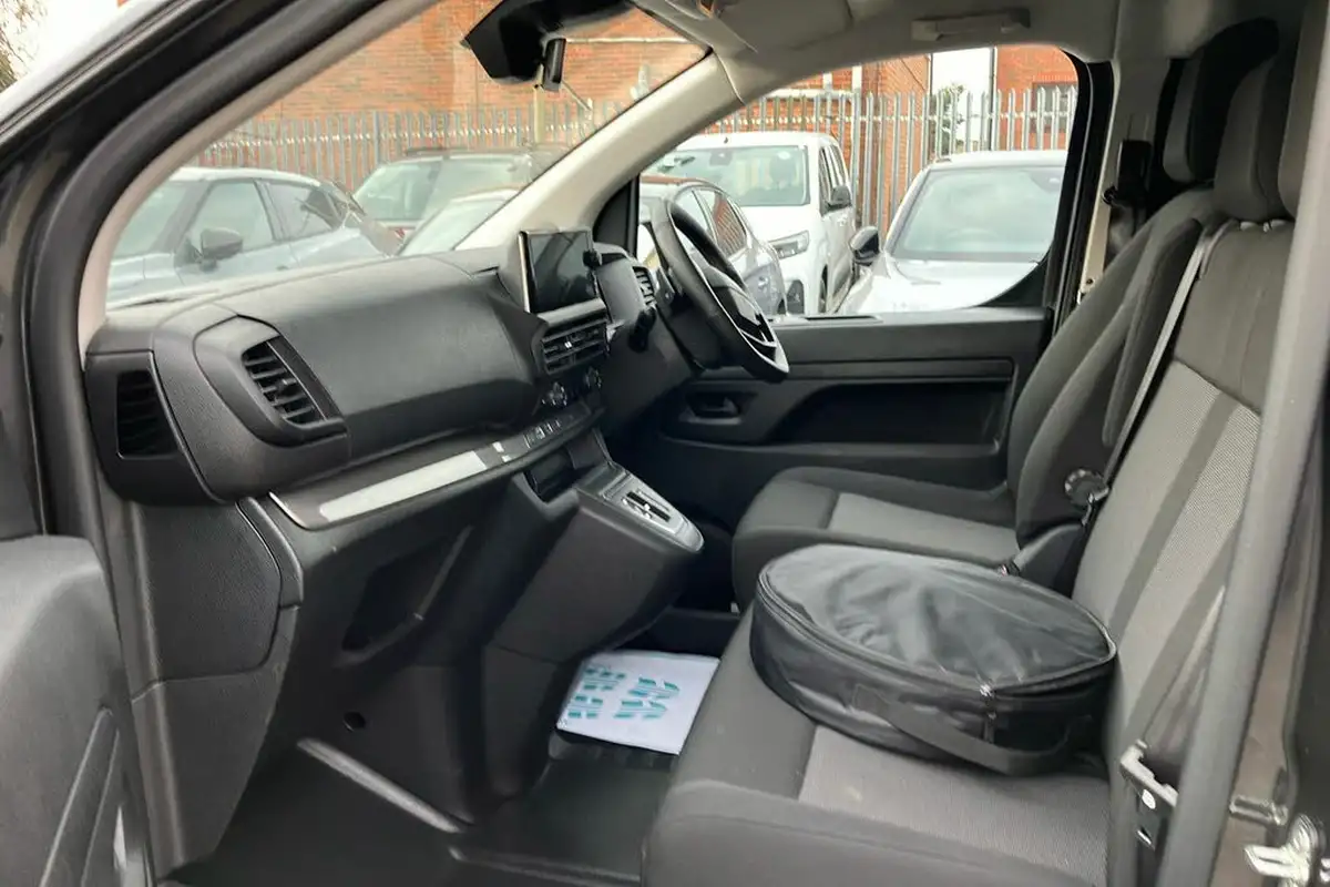 2024-vauxhall-vivaro-life-e-combi-50kwh-big-2