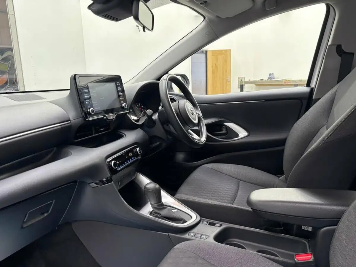 2022-toyota-yaris-15-vvt-i-icon-big-10