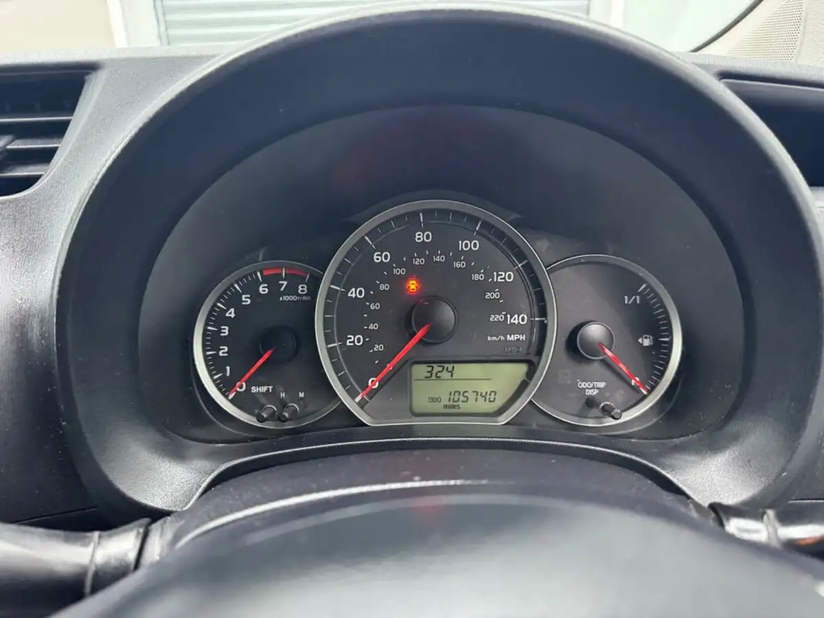 2013-toyota-yaris-133-sr-vvt-i-5d-big-14
