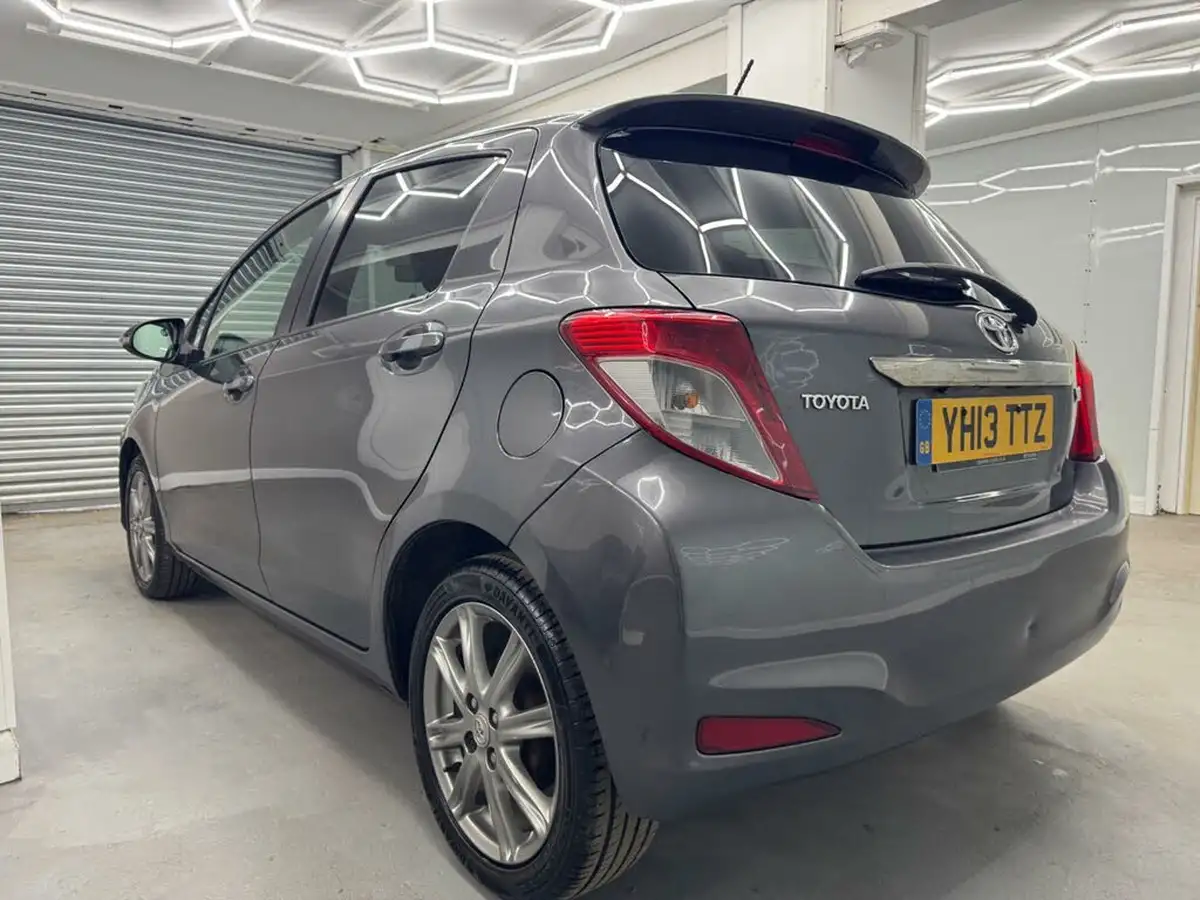 2013-toyota-yaris-133-sr-vvt-i-5d-big-38