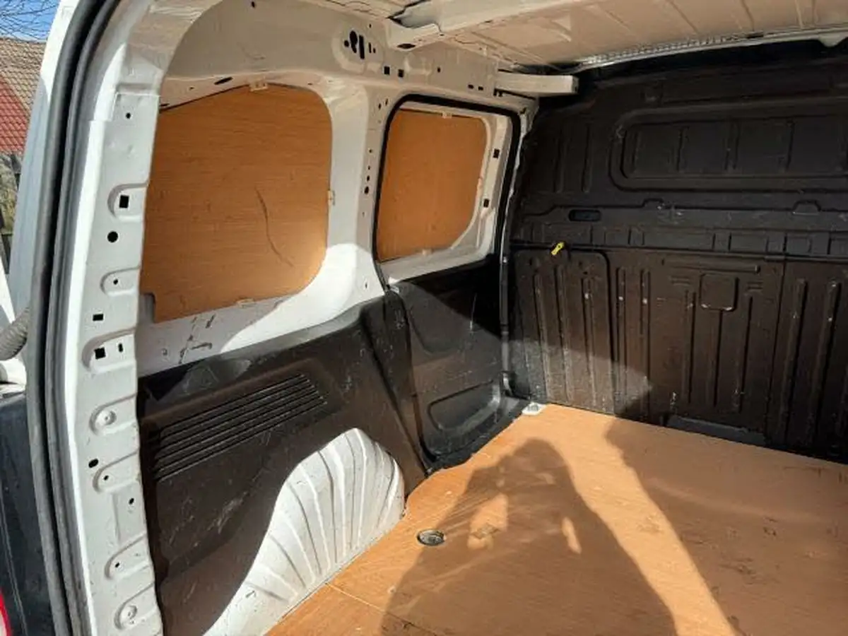 2021-peugeot-partner-15-bluehdi-1000-professional-100ps-eu6dt-panel-big-39