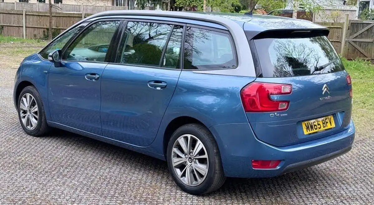 2015-citroen-grand-c4-picasso-16bluehdi-exclusive-big-11