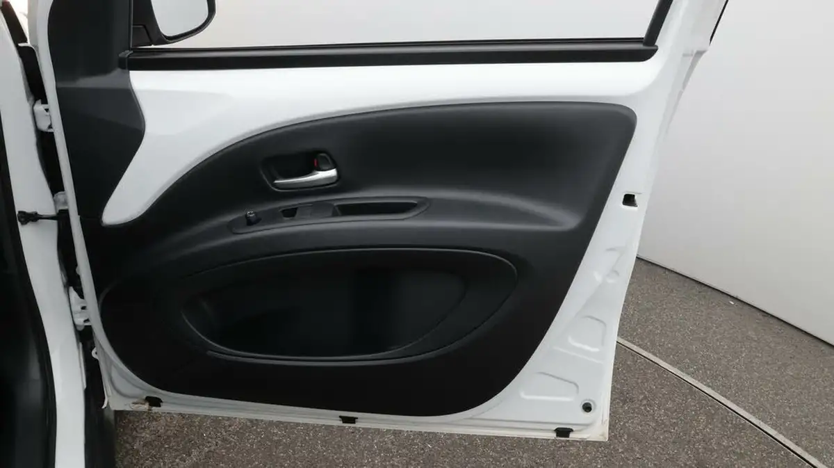 2022-toyota-aygo-x-10-vvt-i-pure-big-15