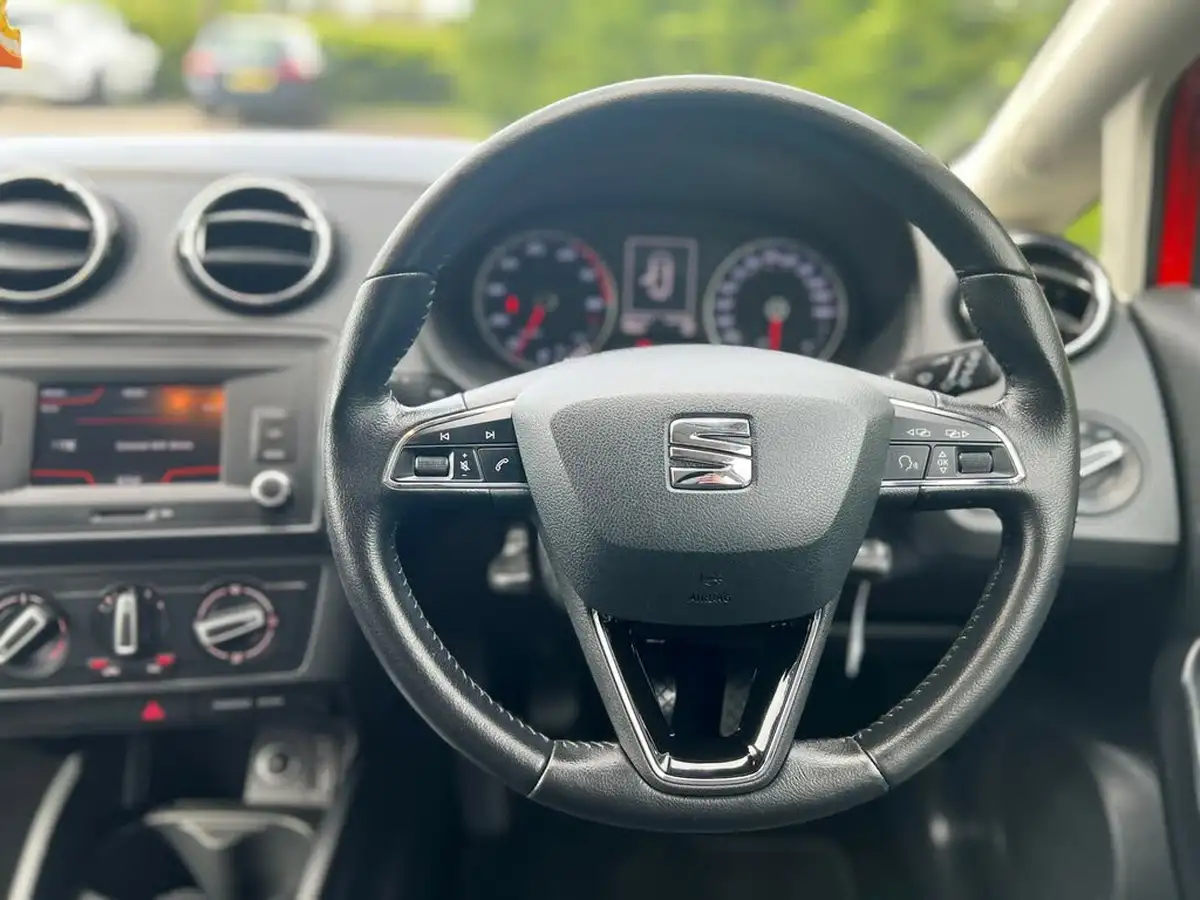 2016-seat-ibiza-10-vista-hatchback-5d-big-25