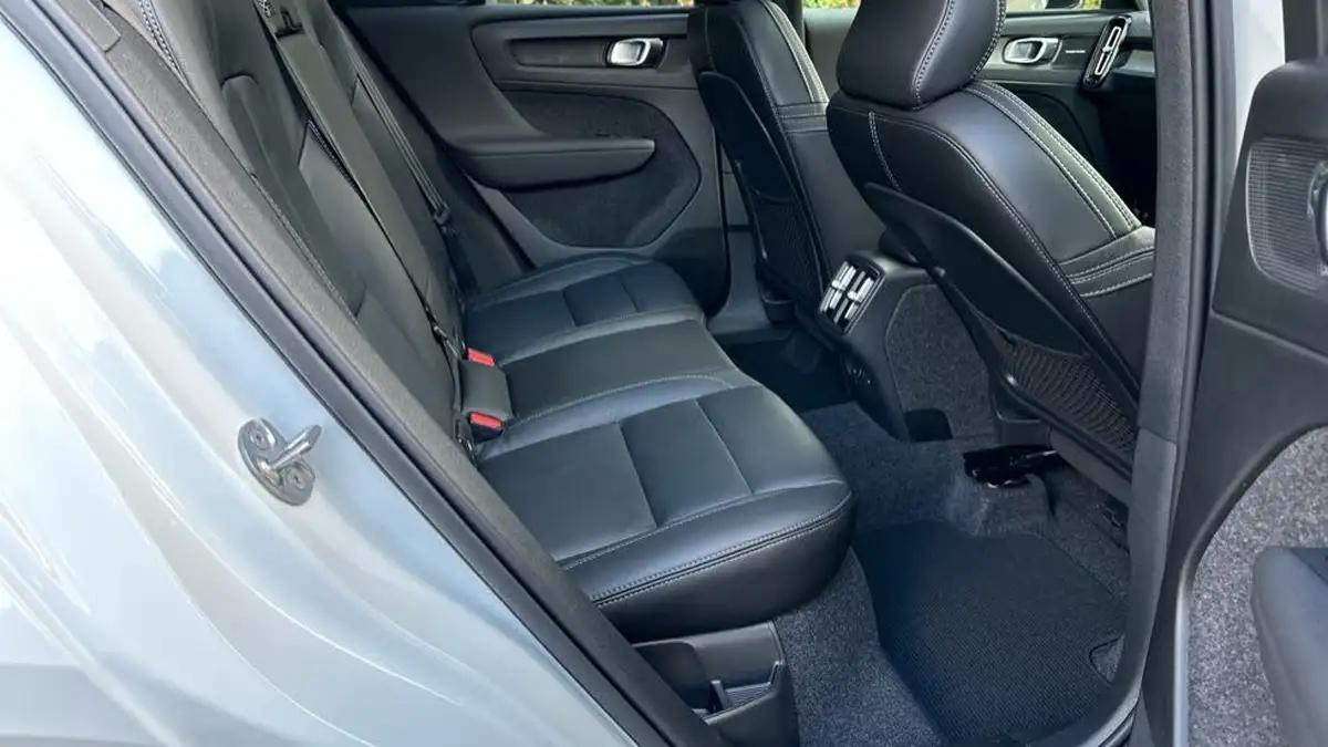 2024-volvo-xc40-20-b4-r-design-pro-big-32