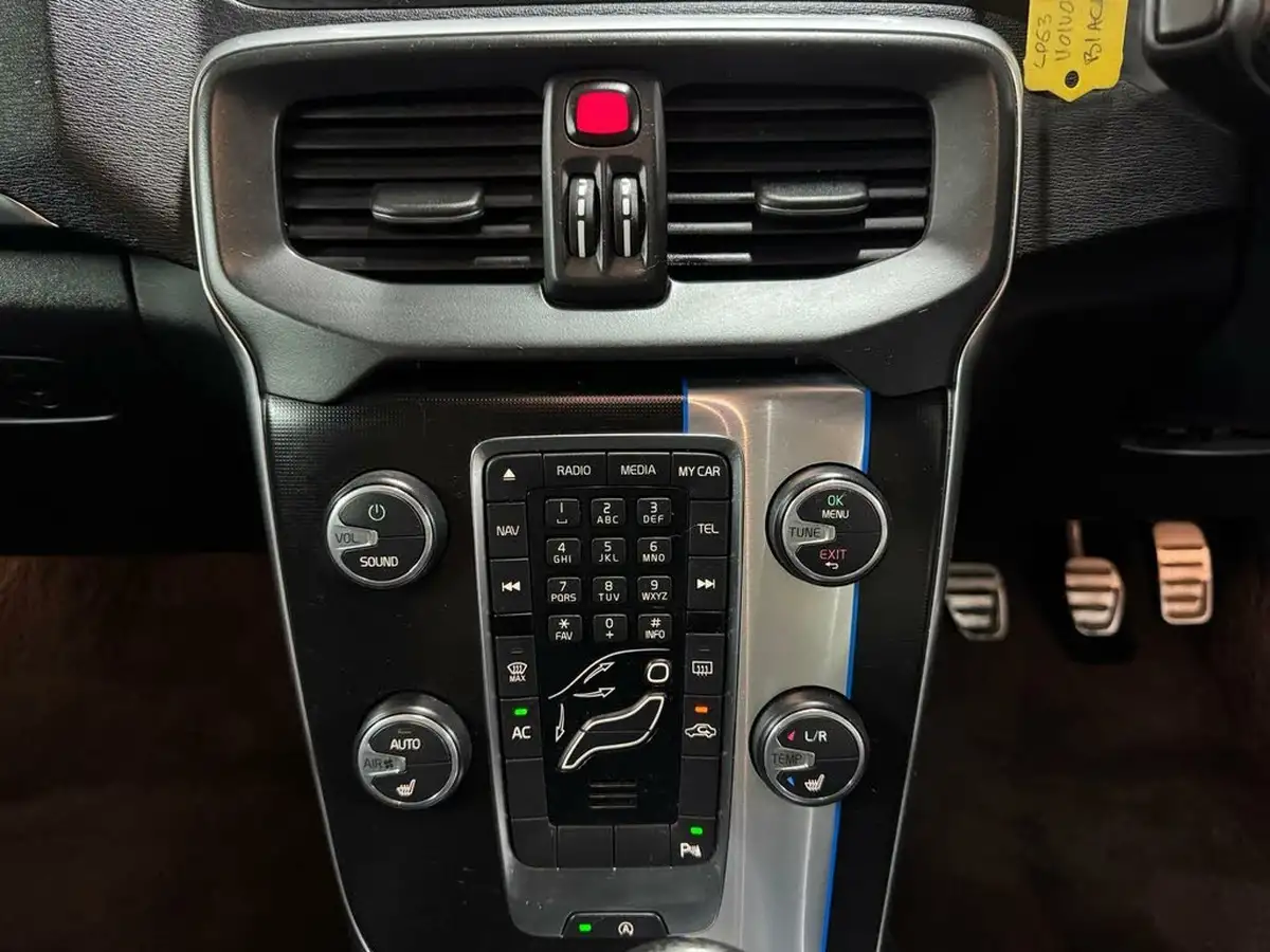 2014-volvo-v40-20td-d3-r-design-lux-nav-big-20