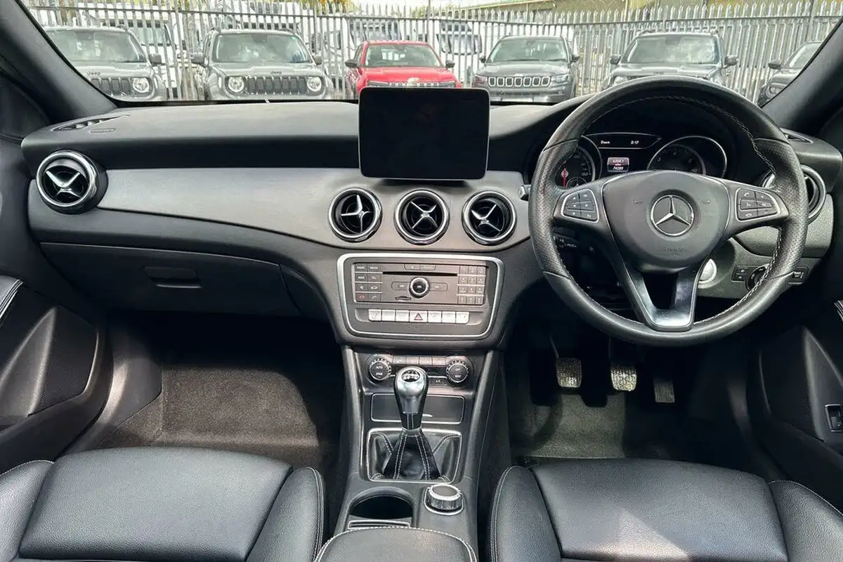 2017-mercedes-benz-gla-class-21d-gla-200d-sport-executivess-big-8