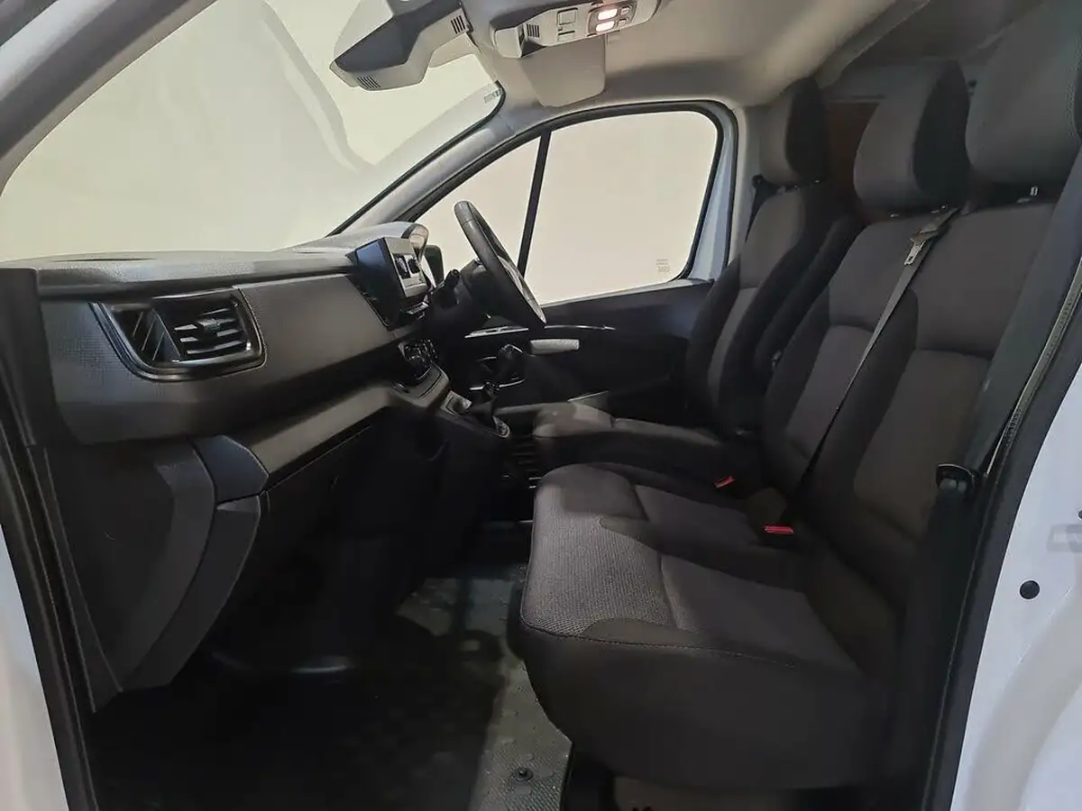 2022-renault-trafic-20dci-ll30-130-business-panel-big-5