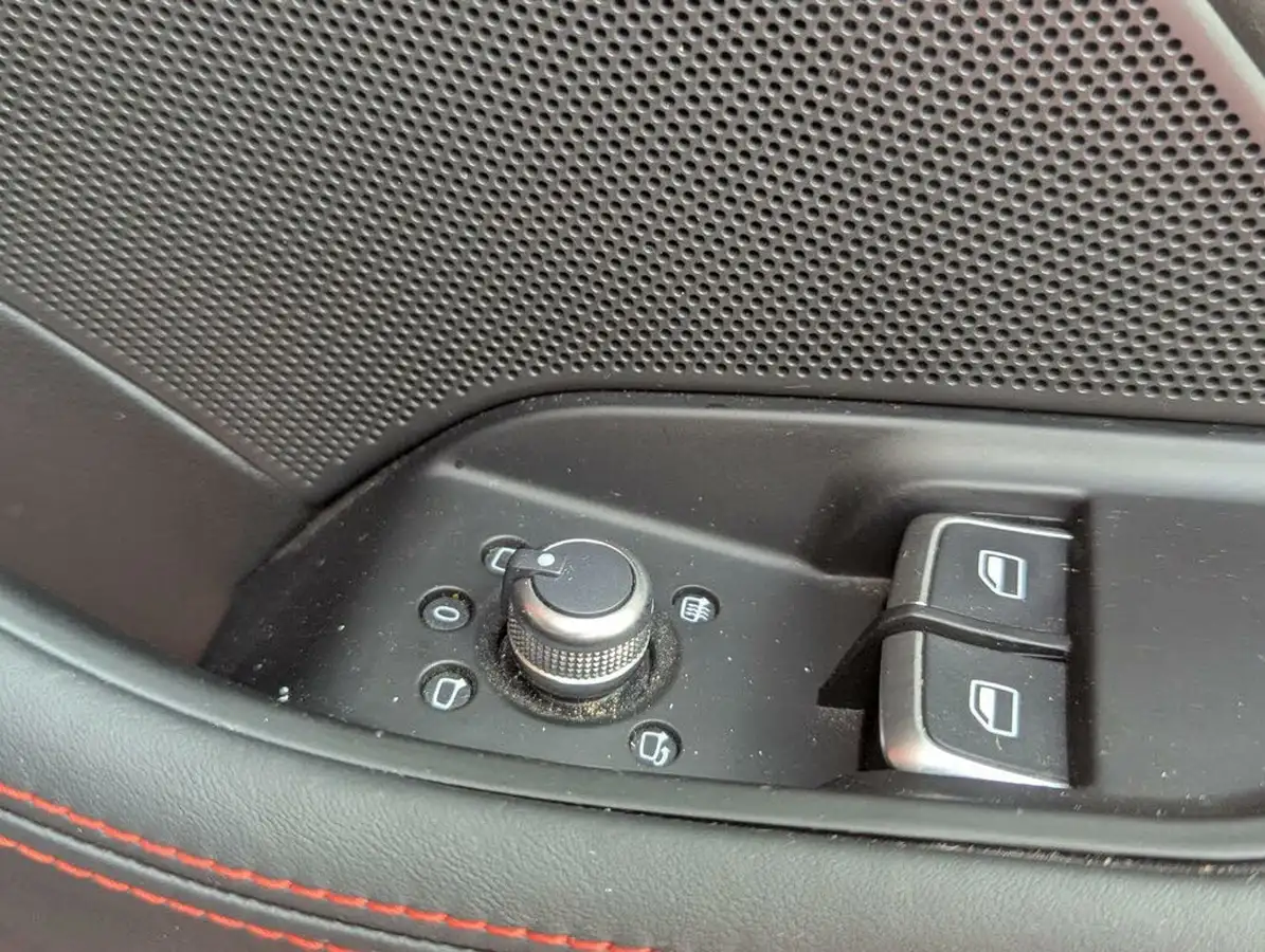 2015-audi-s3-20-hatchback-3d-big-9