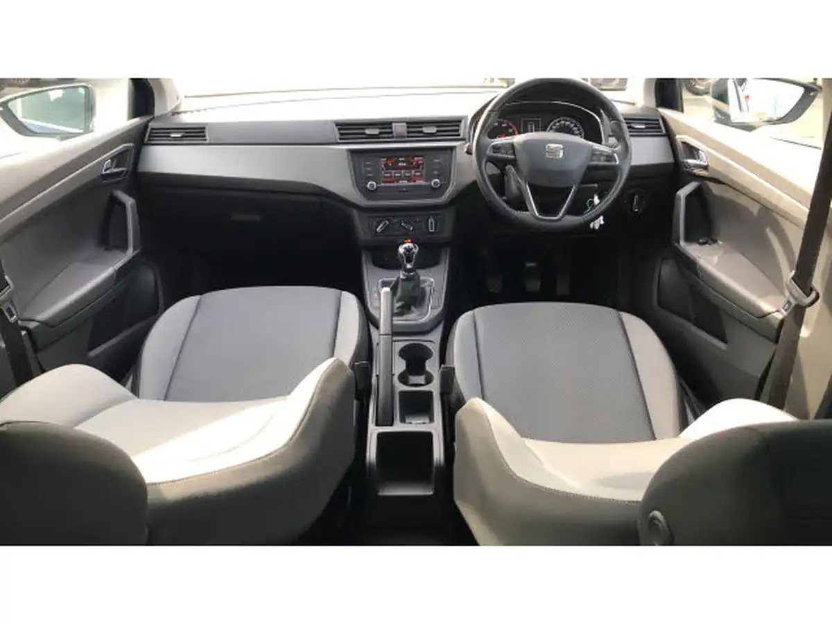 2017-seat-ibiza-10-se-design-big-3