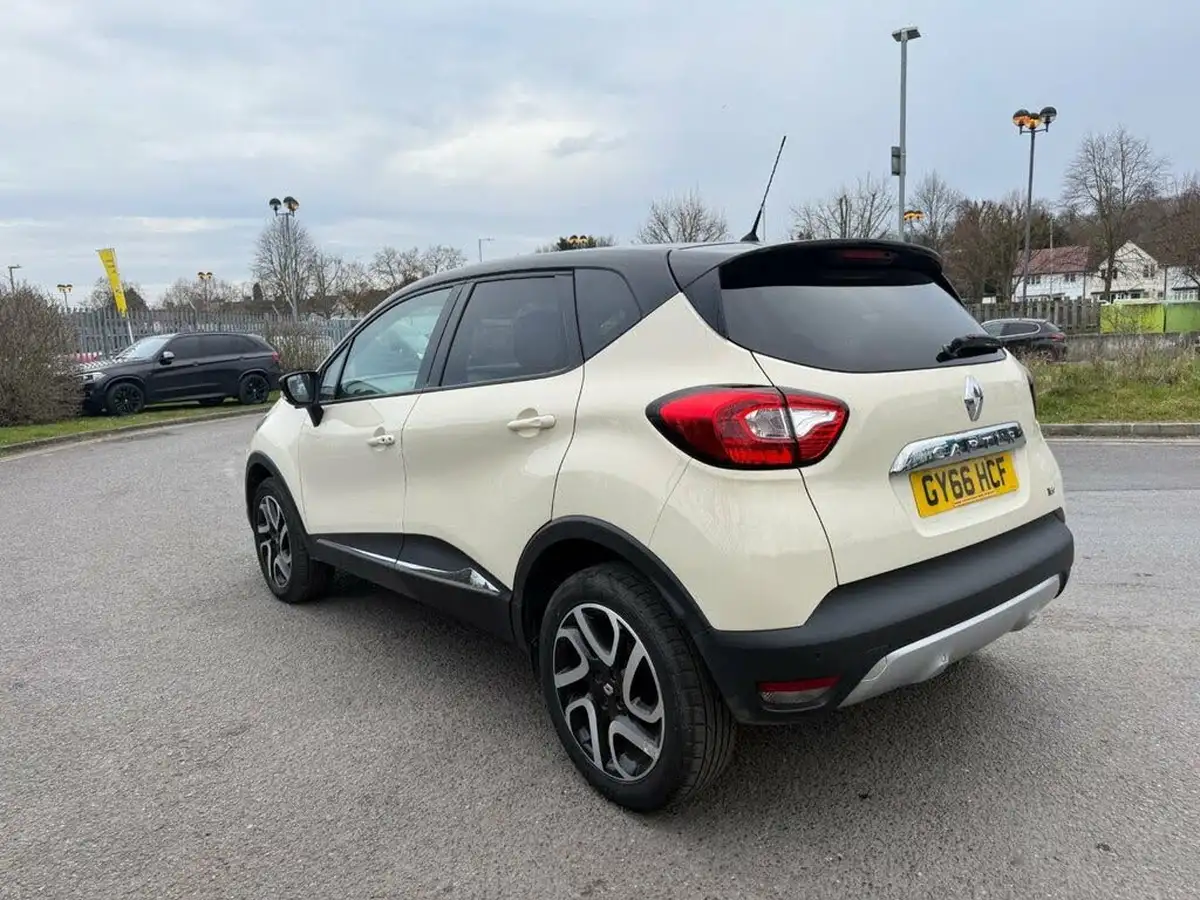 2016-renault-captur-09-signature-nav-big-10
