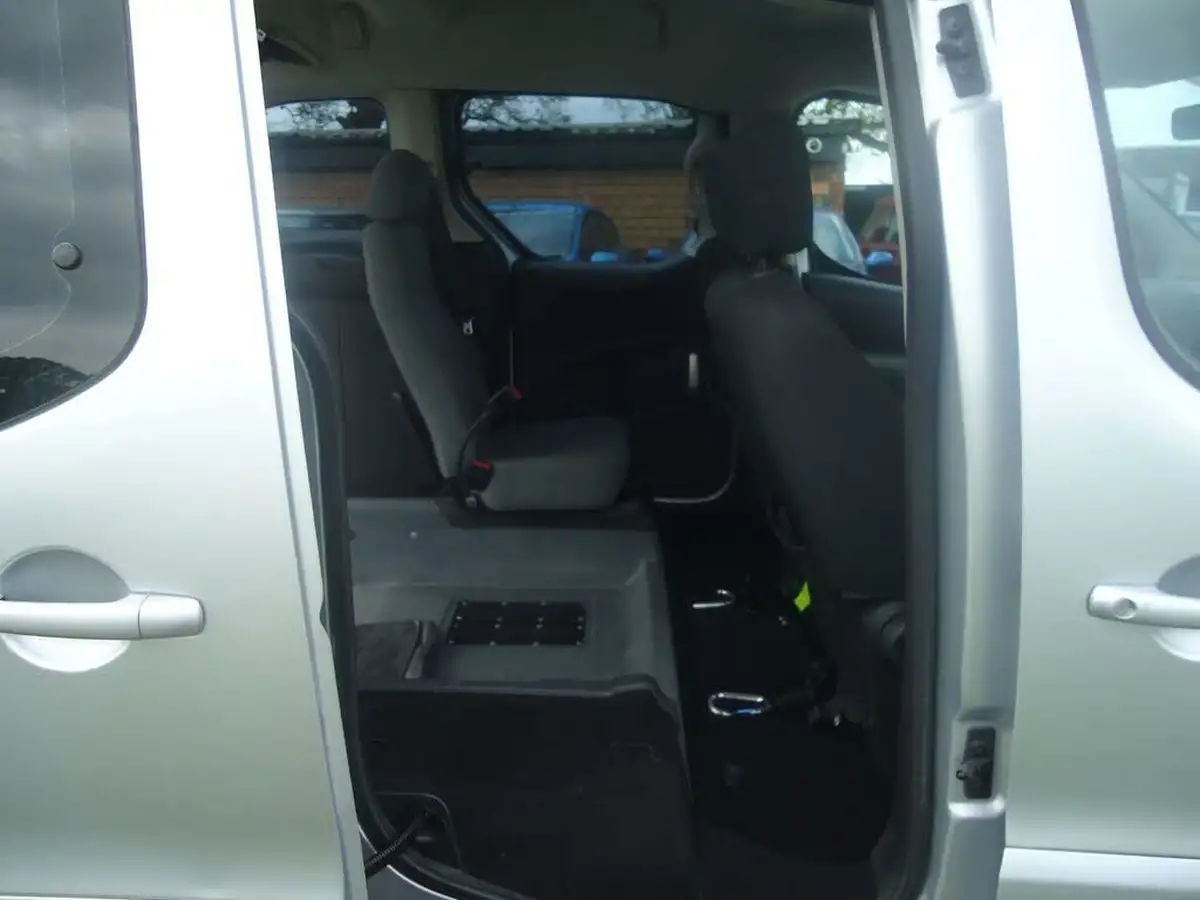 2014-peugeot-partner-16hdi-tepee-s-92bhp-ss-egc-big-9