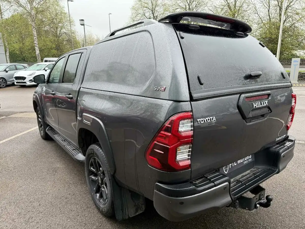 2021-toyota-hi-lux-28d-4d-invincible-x-at35-204hpeu6dt-e-big-4