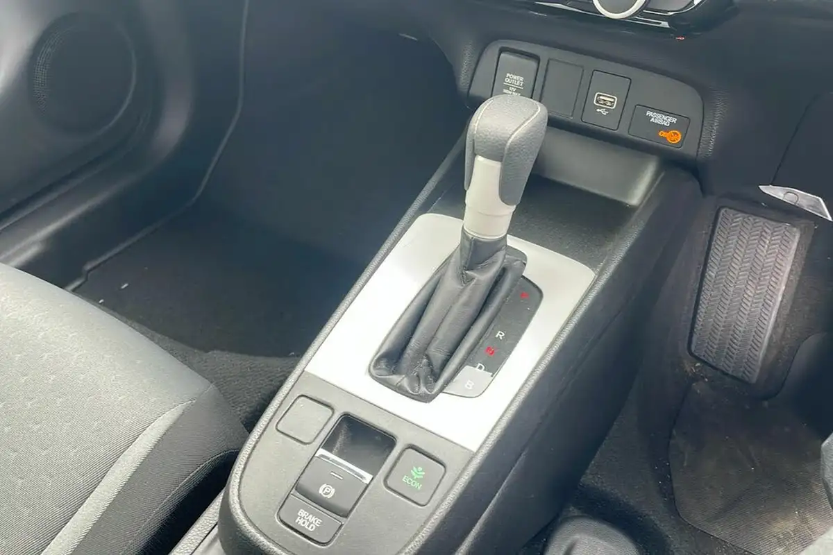 2021-honda-jazz-15-i-mmd-se-107ps-big-13