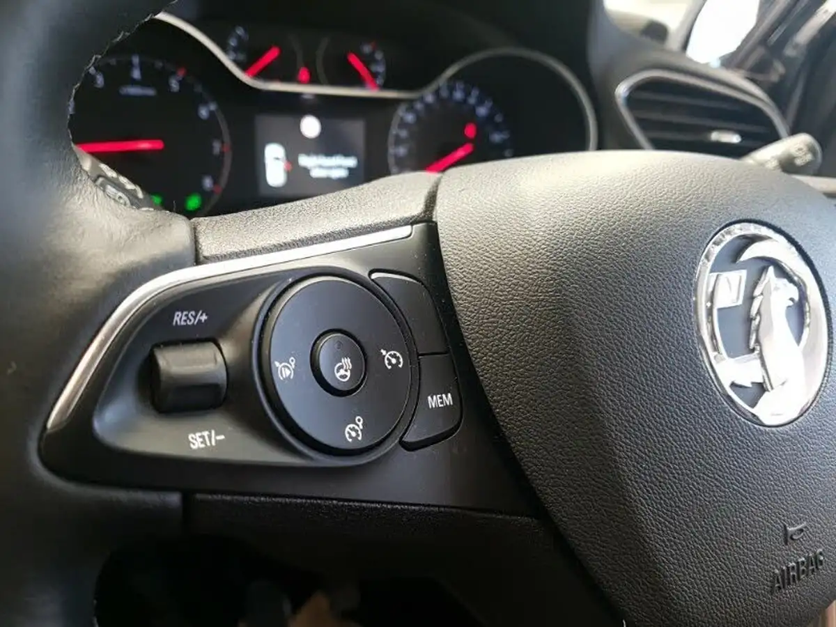 2019-vauxhall-grandland-x-12-elite-nav-big-14