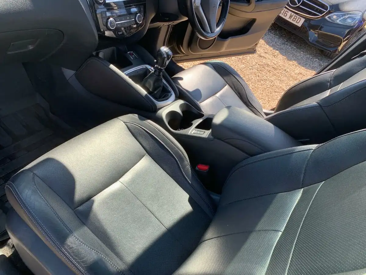 2014-nissan-qashqai-16dci-tekna-4x4-big-28