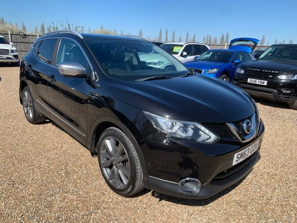 2014-nissan-qashqai-16dci-tekna-4x4-big-0