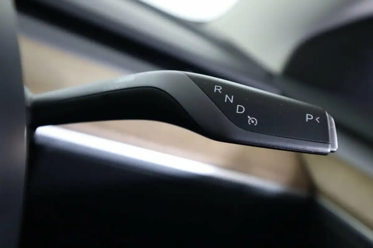 2021-tesla-model-3-e-long-range-awd-big-13