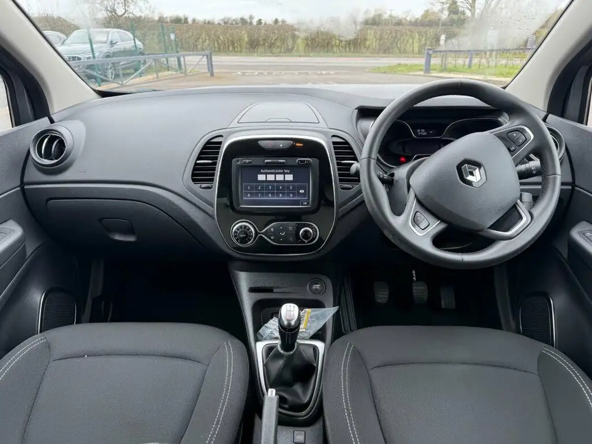 2018-renault-captur-09-tce-iconic-big-37