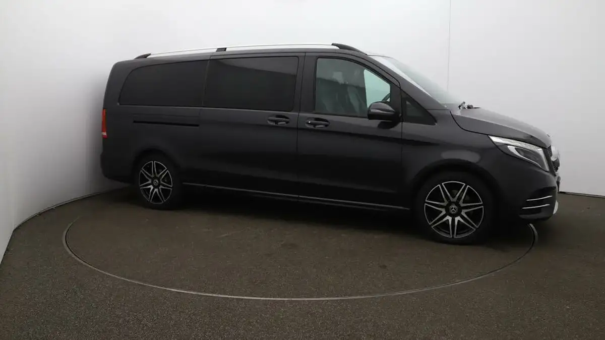 2020-mercedes-benz-v-class-20d-v300d-amg-line-extra-long-big-40