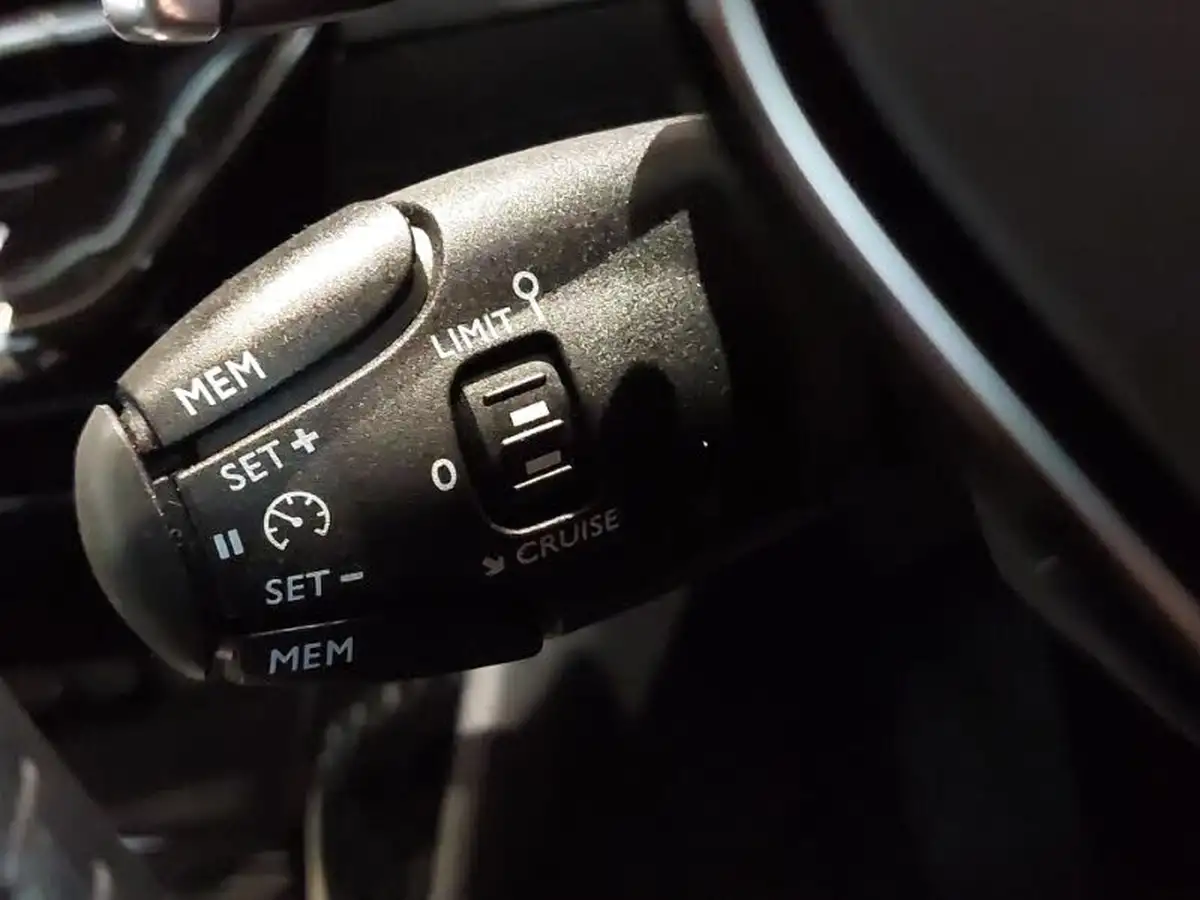 2024-peugeot-2008-suv-12-puretech-allure-130ps-eat8-big-14