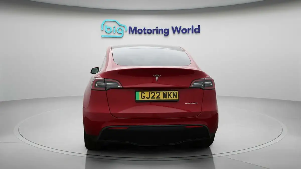 2022-tesla-model-y-e-long-range-big-6