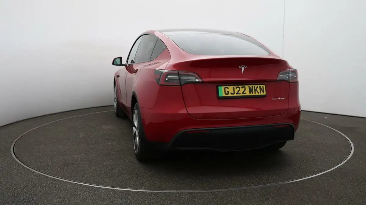 2022-tesla-model-y-e-long-range-big-51