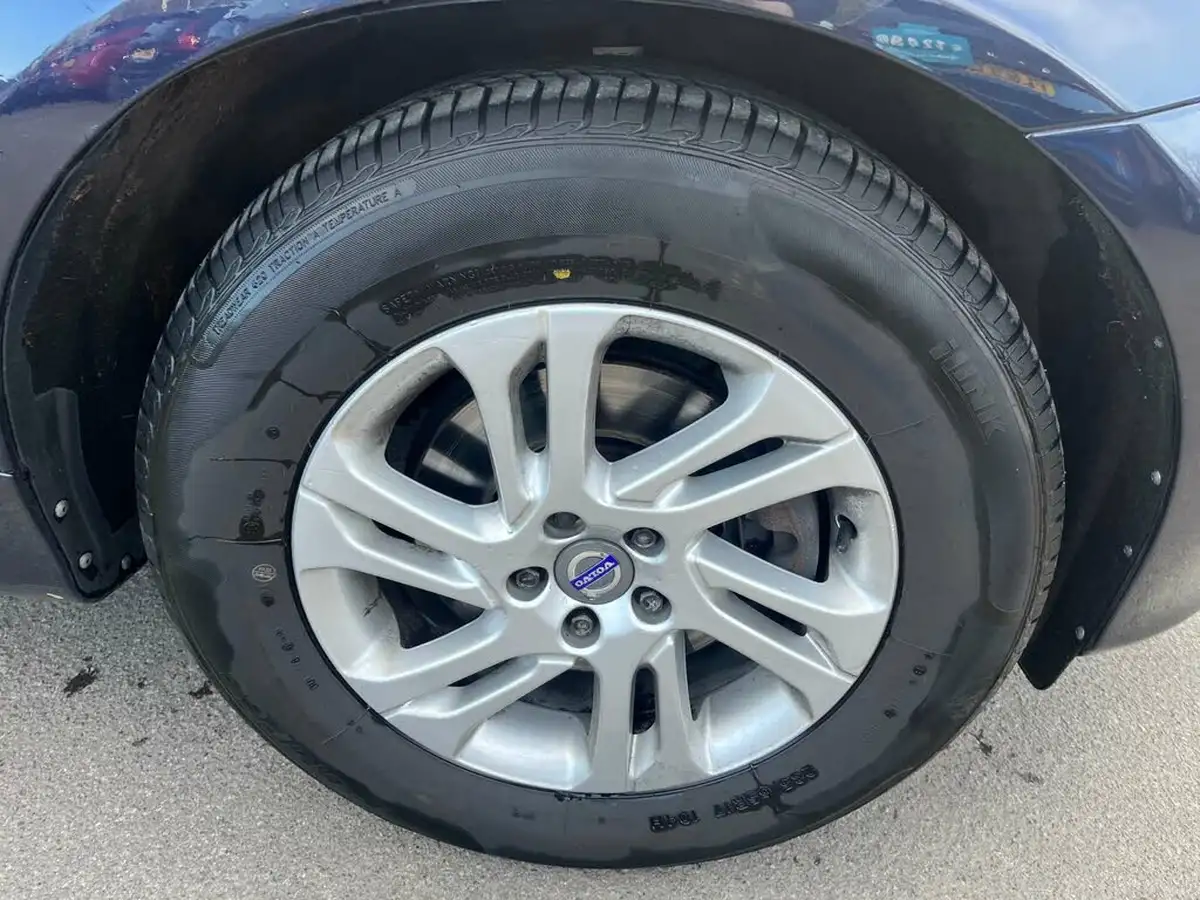 2016-volvo-xc60-20td-d4-se-nav-big-9