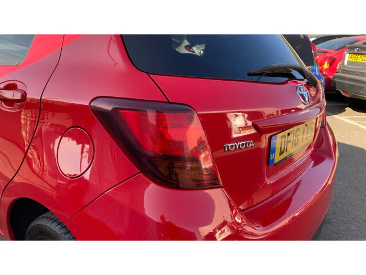 2016-toyota-yaris-133-icon-vvt-i-tss-5d-big-22
